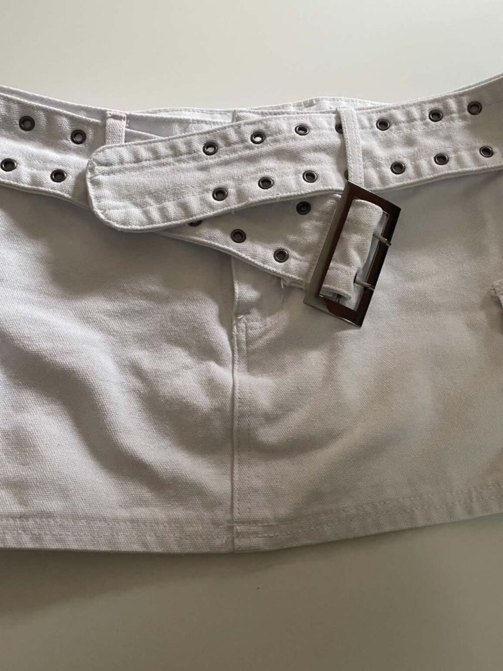 Princess Polly White Denim Jean Belted Skirt sz 4 Like New